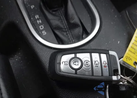 2020 Ford Mustang Ecoboost Premium z USA, uszkodzony, nr VIN 1FATP8UH2L5179808